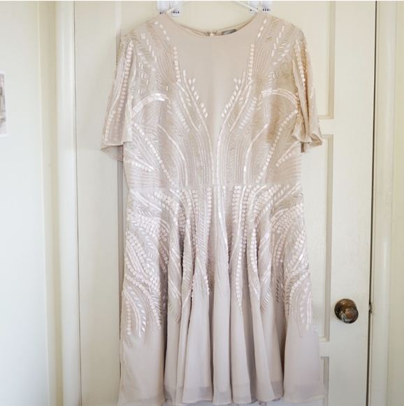 NEW Beautiful Sequin Cream Dress - Picture 2 of 5